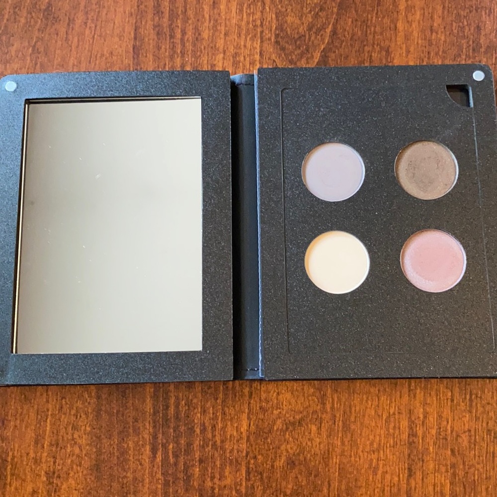 Ittse magnetic eyeshadow palette